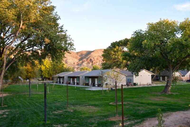Zions Camp And Cottages La Verkin Phòng bức ảnh